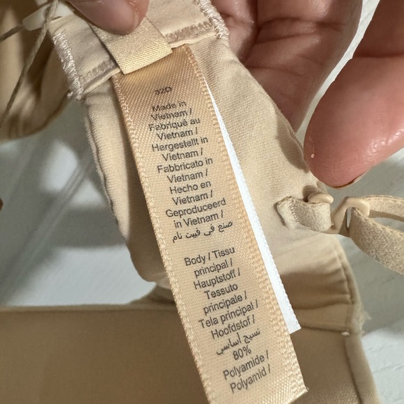 SKIMS FITS EVERYBODY T-Shirt Cream Padded Bra - Picture 4 of 6